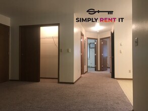 625 4th St in Nevada, IA - Building Photo - Building Photo