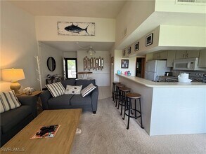 5590 Trailwinds Dr in Ft. Myers, FL - Building Photo - Building Photo