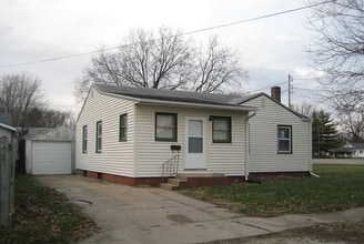 11 N Seymour St in Sullivan, IL - Building Photo - Building Photo