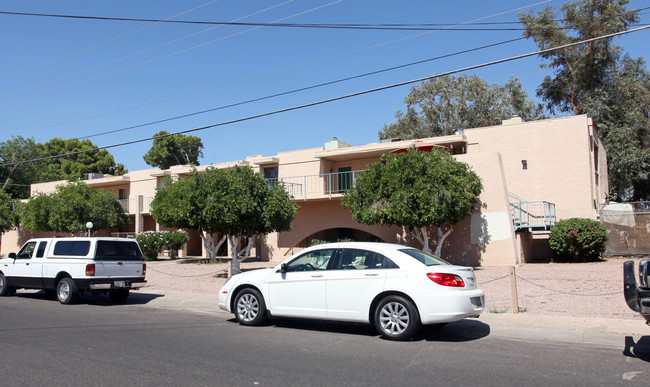 Casa Castillo in Phoenix, AZ - Foto de edificio - Building Photo