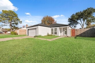 2707 Ashford Trail Dr in Houston, TX - Foto de edificio - Building Photo