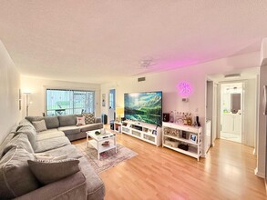 301 Olivewood Pl in Boca Raton, FL - Building Photo - Building Photo