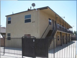 820 W 83rd St in Los Angeles, CA - Building Photo - Building Photo