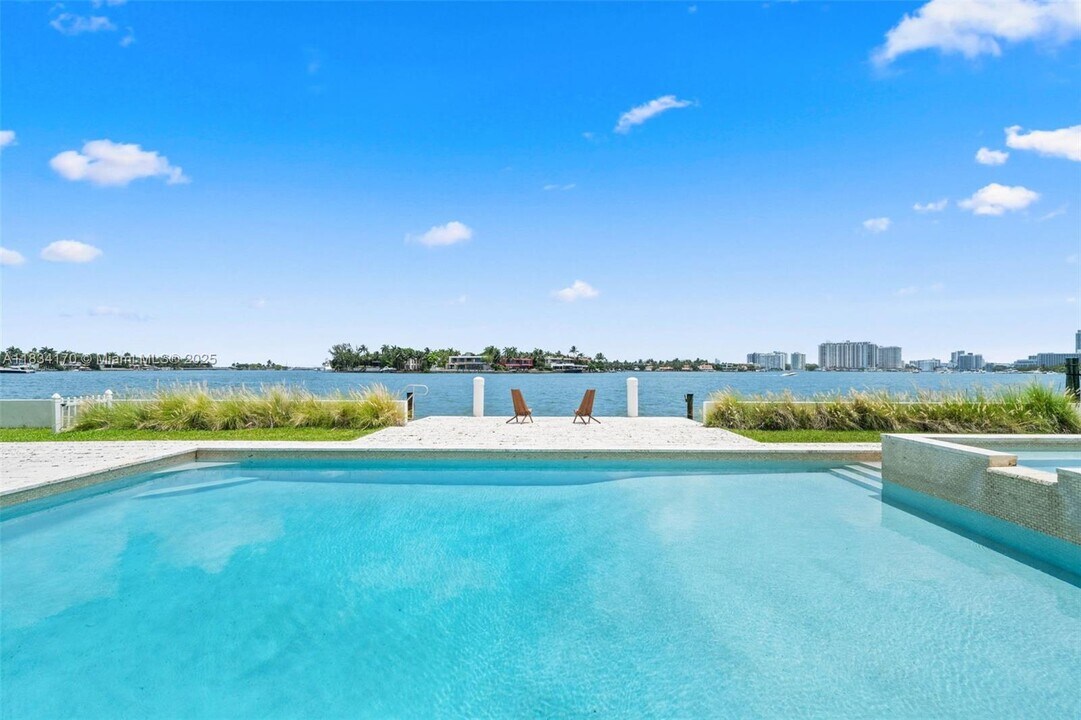 205 N Hibiscus Dr in Miami Beach, FL - Building Photo