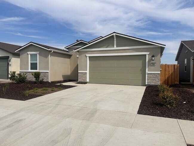 2336 N Kayenta Ct in Visalia, CA - Building Photo - Building Photo