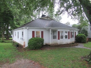 520 E Pine St in Lincolnton, NC - Building Photo - Building Photo