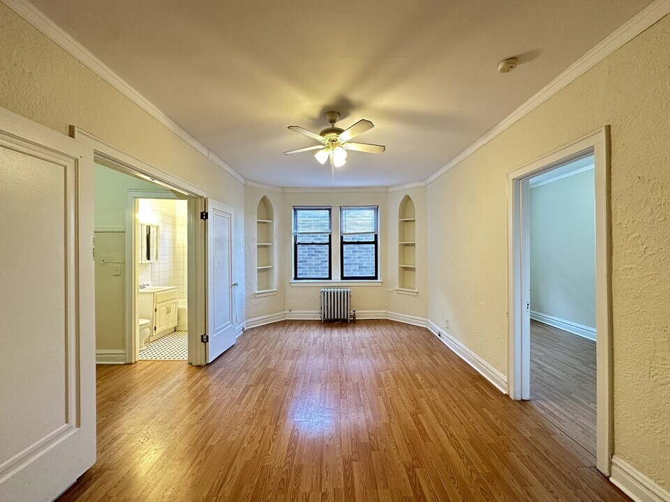 4847 N Damen Ave, Unit A04W in Chicago, IL - Building Photo