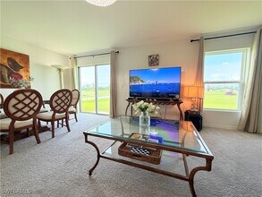 726 NW Douglas Cir in Cape Coral, FL - Foto de edificio - Building Photo