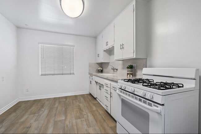 330 Roosevelt St, Unit 30 in Chula Vista, CA - Foto de edificio - Building Photo