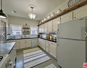 145 N Sycamore Ave, Unit 145 N. Sycamore Ave. in Los Angeles, CA - Foto de edificio - Building Photo