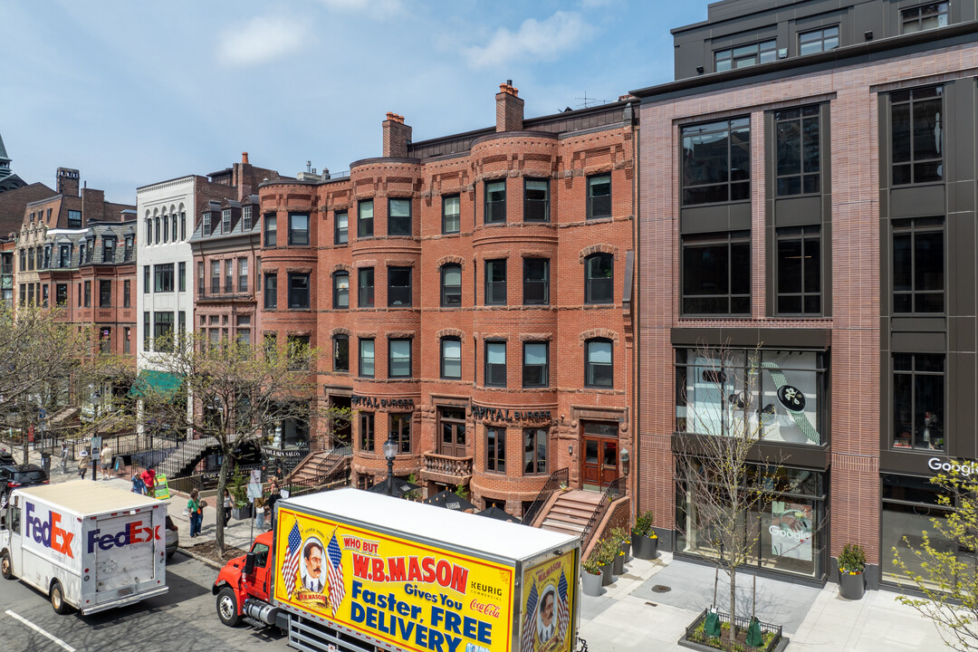 DuBarry Condominium in Boston, MA - Foto de edificio