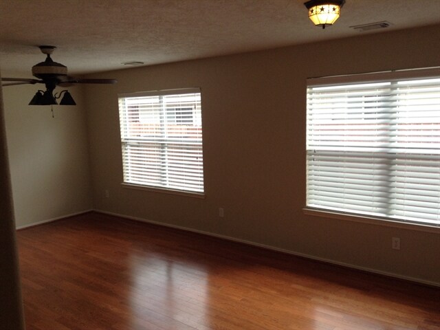 7211 Autumn Day Ct in Magnolia, TX - Foto de edificio - Building Photo