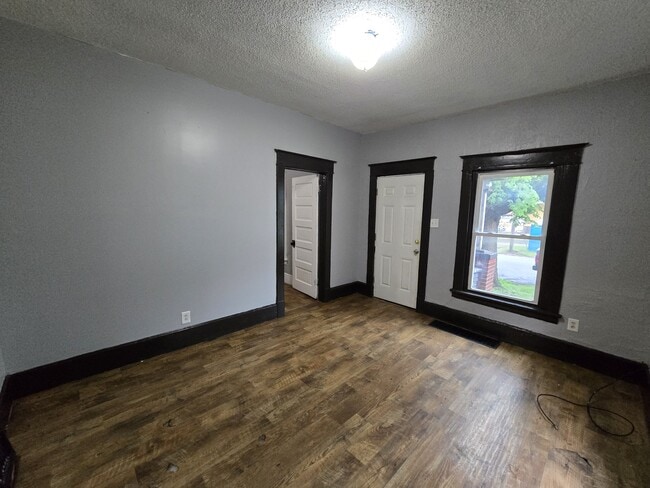 208 Clay St in Waterloo, IA - Building Photo - Building Photo