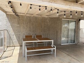 8305 Aspenbrook Ave in Las Vegas, NV - Building Photo