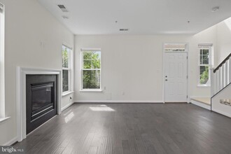 12807 Lotte Dr in Woodbridge, VA - Building Photo - Building Photo