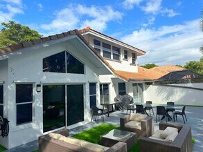 2252 NW 53rd St in Boca Raton, FL - Building Photo - Building Photo