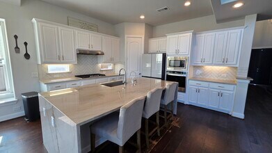 1112 Maverick Dr in Mansfield, TX - Foto de edificio - Building Photo