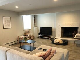 90 Iroquois Rd in Stamford, CT - Building Photo