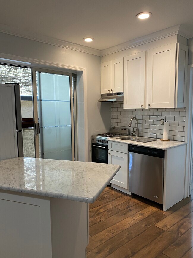 475 W Broadway Apartments and Nearby Long Beach Apartments For Rent