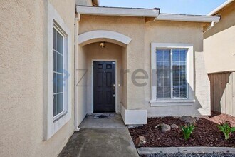 1833 Blue Skies Way in Roseville, CA - Building Photo - Building Photo