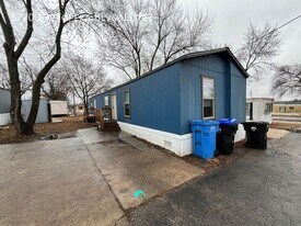 5720 NW Topeka Blvd in Topeka, KS - Building Photo