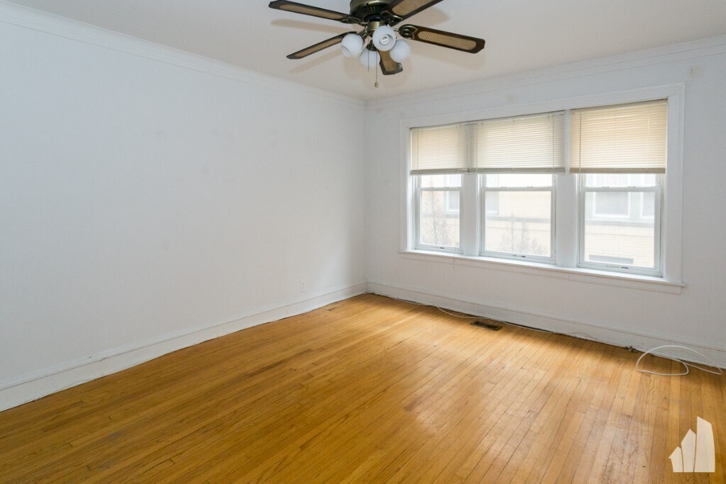1910 W Winnemac Ave, Unit 1906-2 in Chicago, IL - Building Photo