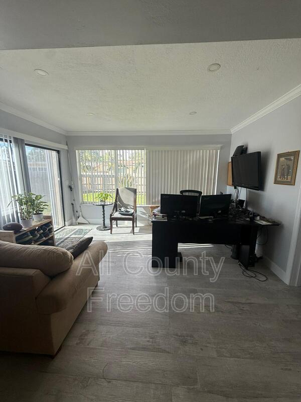 8260 NW 16th St in Pembroke Pines, FL - Building Photo - Building Photo