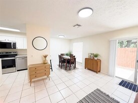 9473 N Forest Hills Pl in Tampa, FL - Building Photo