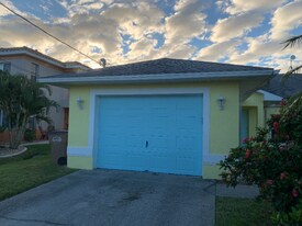 5250 Chiquita Blvd S in Cape Coral, FL - Building Photo