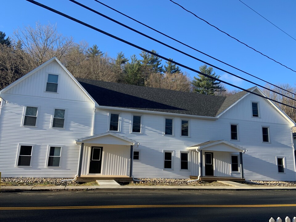 63 S Main St in Berlin, NY - Building Photo