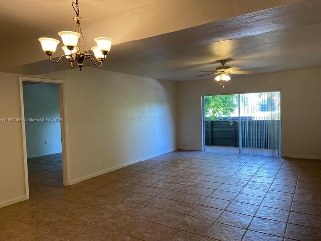 8335 SW 72nd Ave in Miami, FL - Building Photo - Building Photo