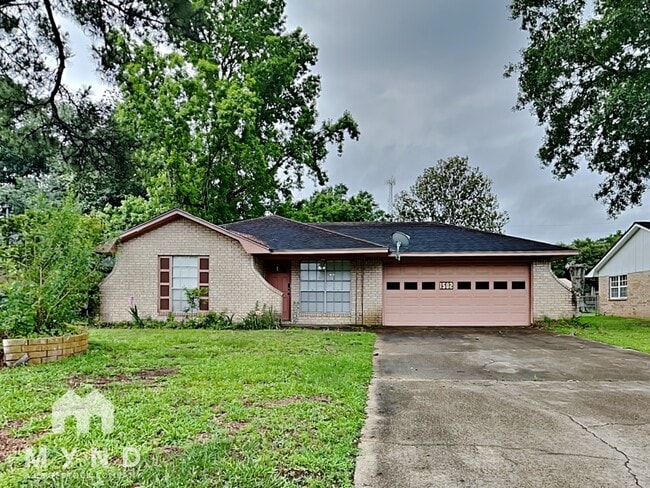 1502 Maple St