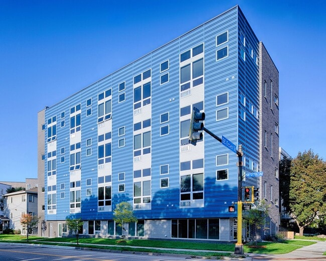 2630 Essex St SE in Minneapolis, MN - Building Photo - Building Photo