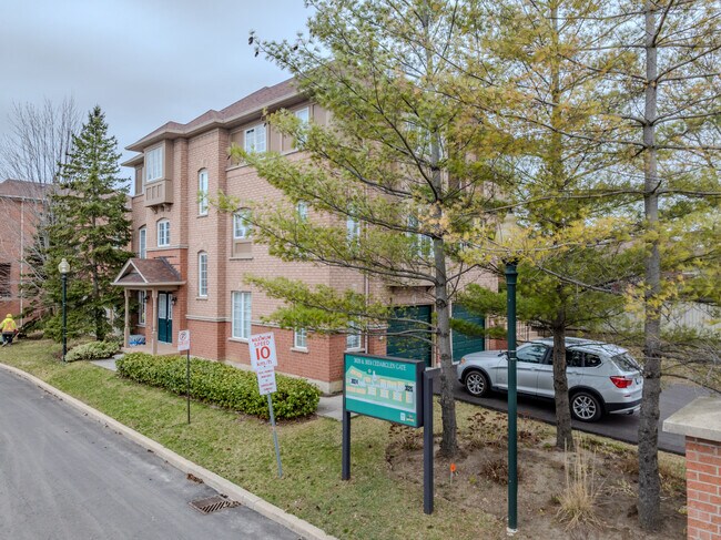 3020-3024 Cedarglen Gate in Mississauga, ON - Building Photo - Building Photo