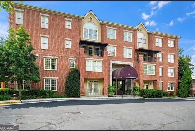 property at 1735 Peachtree St NE