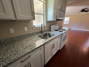 415 Mendocino Dr in Lodi, CA - Building Photo - Building Photo