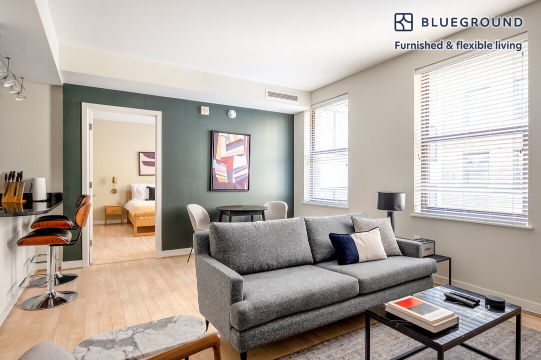 733 15th St NW in Washington, DC - Building Photo