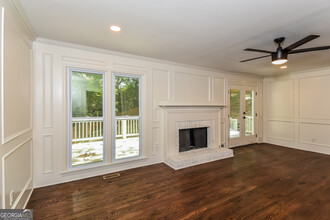 420 W Spalding Dr in Atlanta, GA - Building Photo - Building Photo
