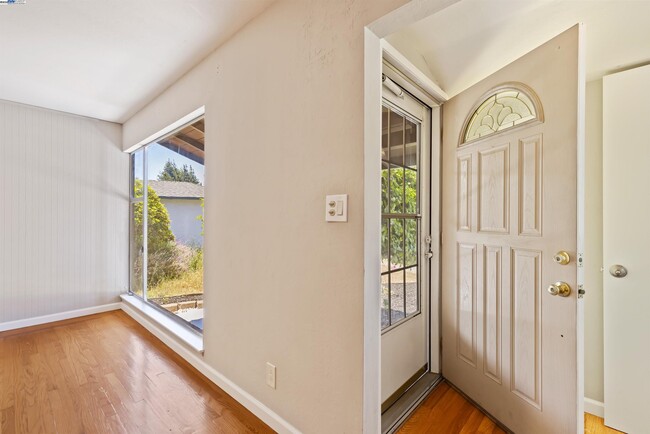 666 Bluefield Ln in Hayward, CA - Building Photo - Building Photo