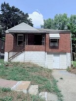 7131 Garesche Ave in Jennings, MO - Building Photo