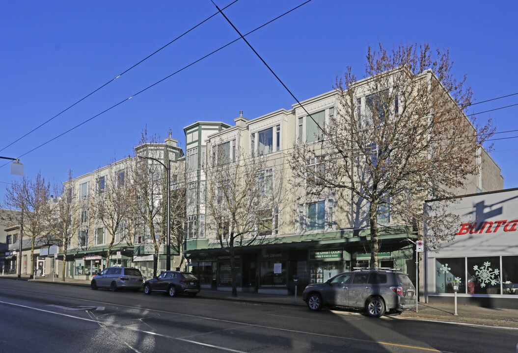3727 W 10th Av in Vancouver, BC - Building Photo
