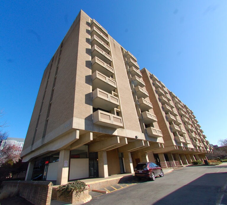 240 M St SW, Unit 202 in Washington, DC - Foto de edificio