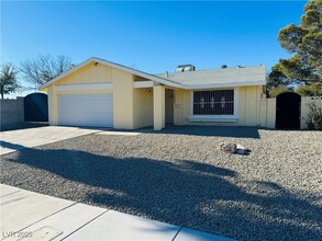 5625 Oxbow St in Las Vegas, NV - Building Photo - Building Photo