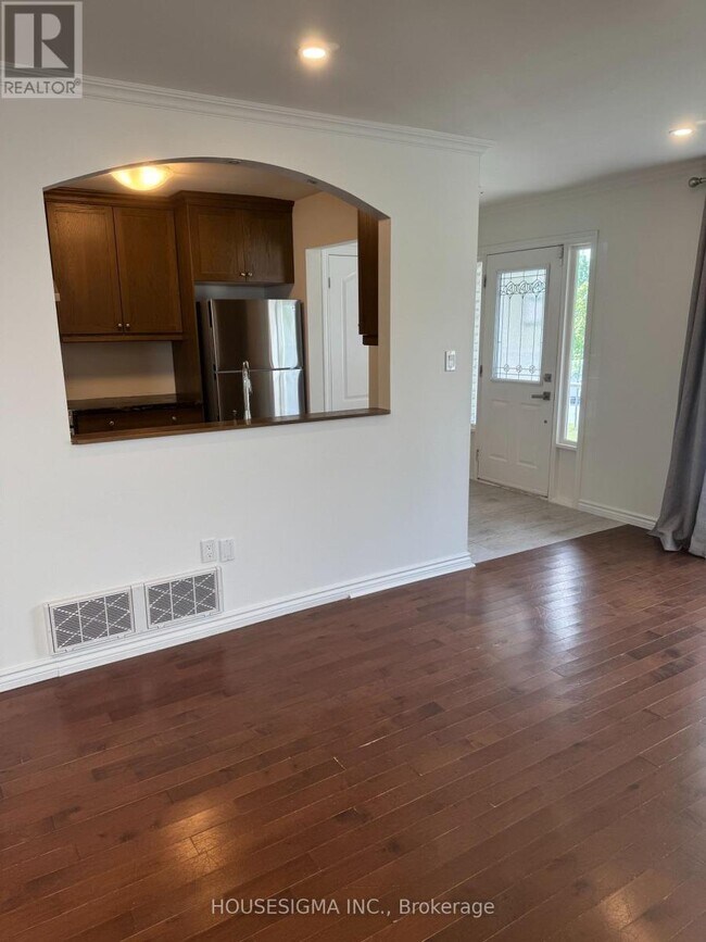 51 Gosney Crescent in Barrie, ON - Building Photo - Building Photo