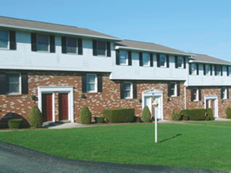 Trotwood Manor in New Stanton, PA - Building Photo