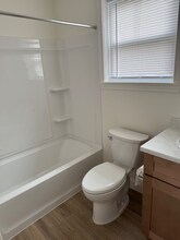 33 Hoppin Ave in East Providence, RI - Foto de edificio - Building Photo