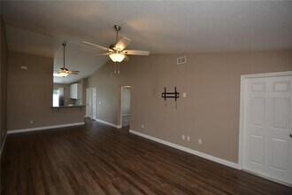 8 Pine Hill Ln in Palm Coast, FL - Building Photo - Building Photo