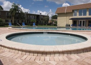 Park Pointe Apartments in Tampa, FL - Building Photo - Building Photo