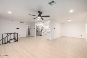429 E Greenway Dr in Tempe, AZ - Building Photo - Building Photo