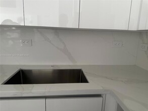 1500 Bay Rd, Unit 724S in Miami Beach, FL - Building Photo - Building Photo